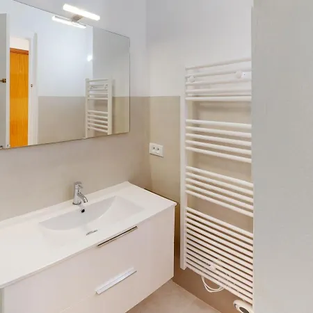 Superbe 2p Climatise Avec Terrasses, Garage Et Piscine, Face A La Mer. - Fr-1-196-222 Appartement *